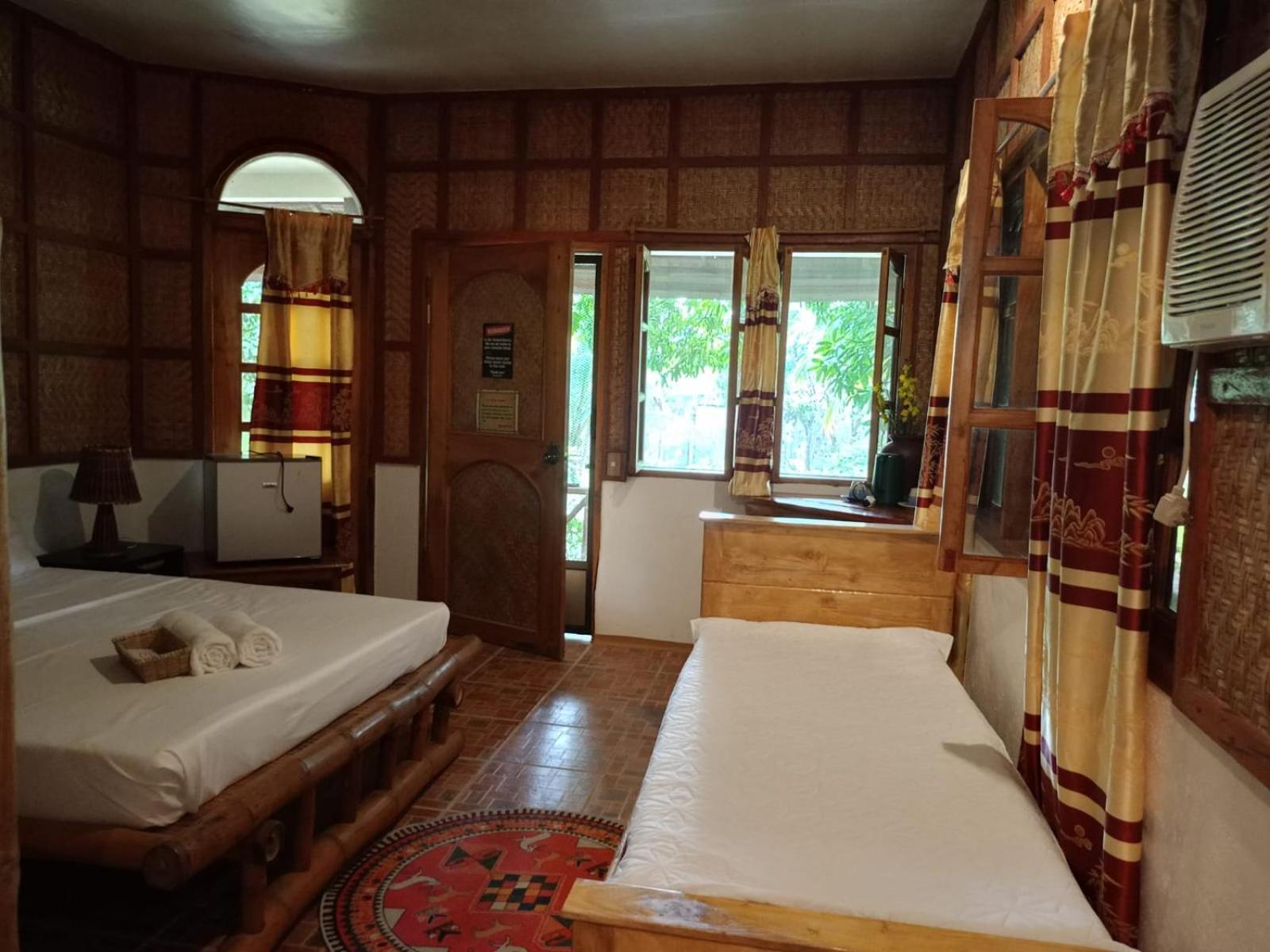 Chelle'S Guesthouse And Backpackers Сікіхор Екстер'єр фото